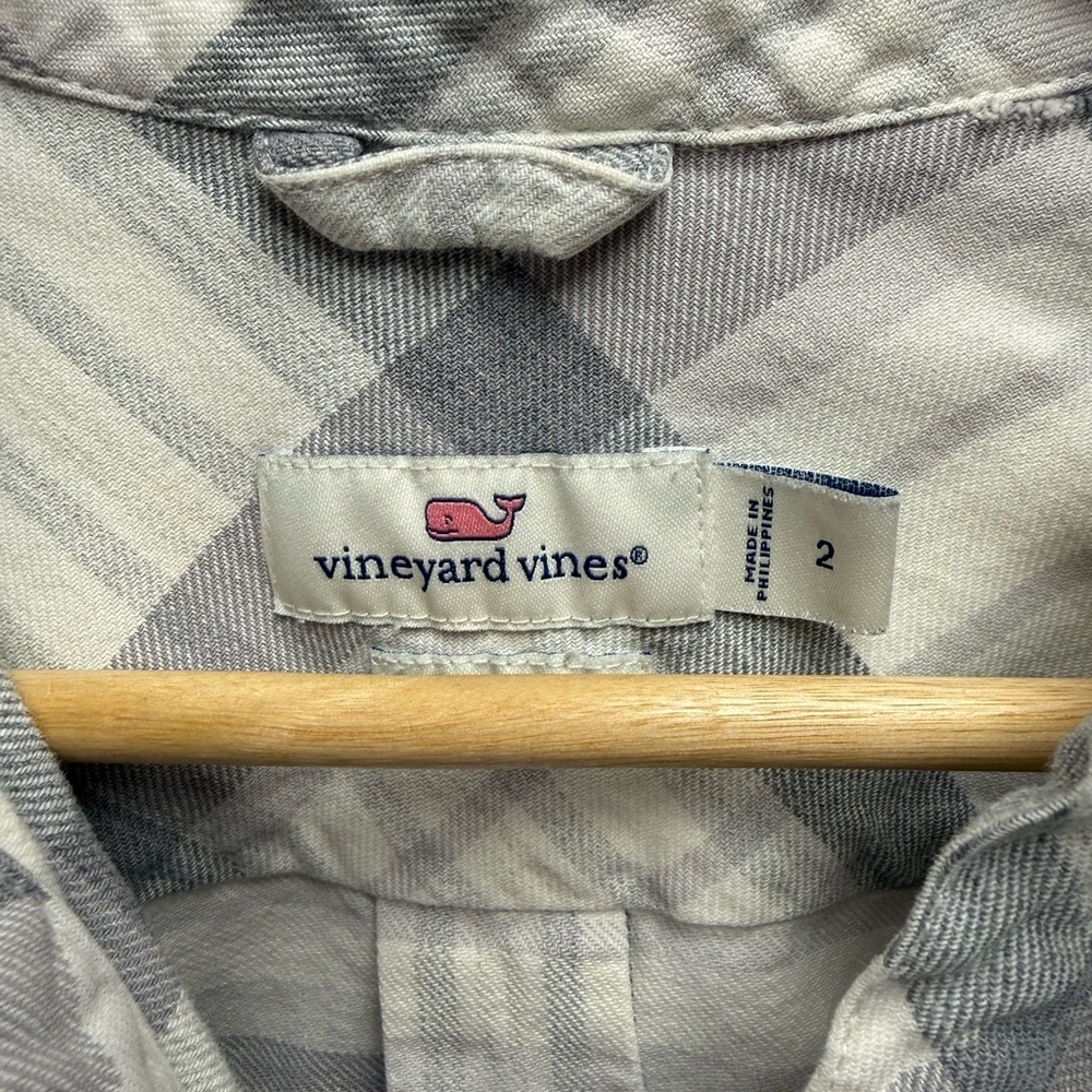 Vineyard Vines Women’s Light Gray Button Up Relaxed Fit Plaid Cotton Top Size 2 - Picture 3 of 5